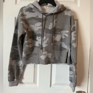 Garage Women’s Gray Camo Cropped Hoodie Sweater. Size Small